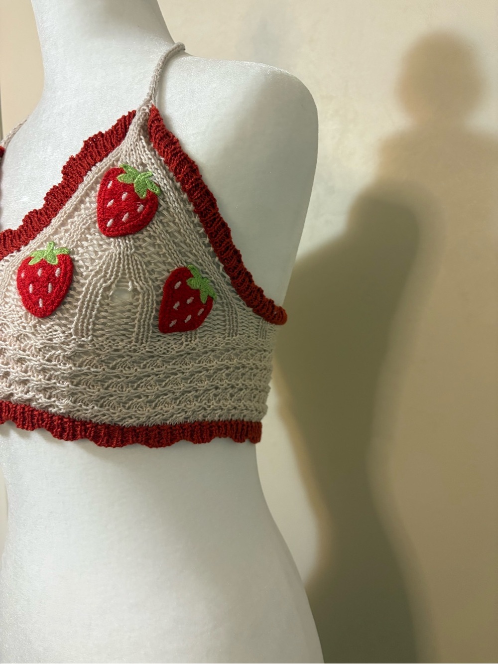ROMWE Beige Knit Crop Top with Red Trim - Picture 2 of 6